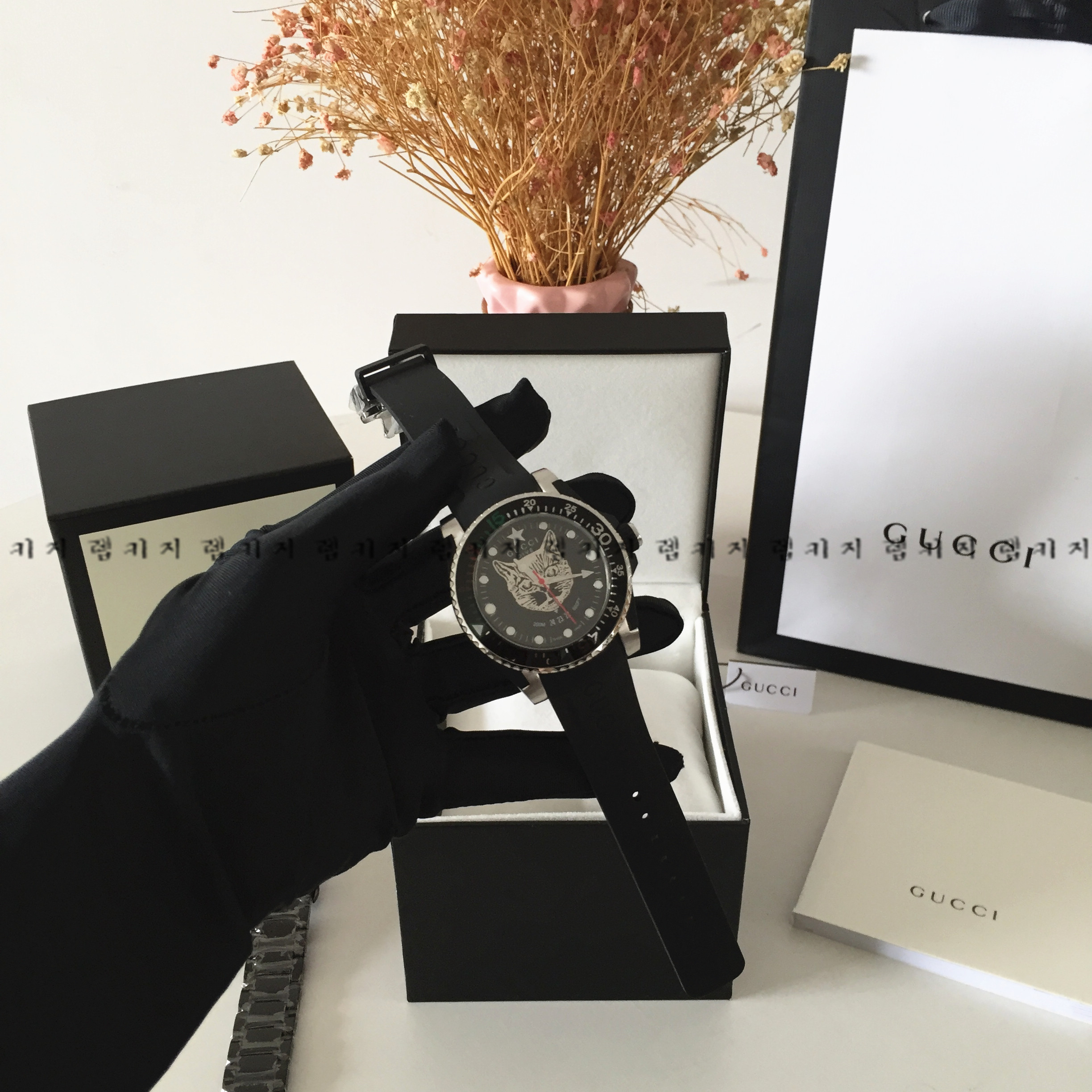 구찌 다이브 캣 러버 우레탄 시계 + 메탈스트랩